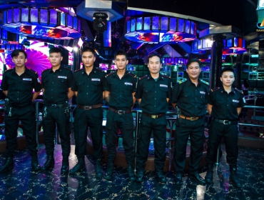 Bảo vệ quán Bar